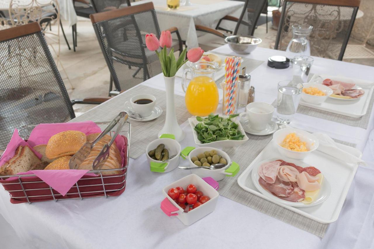مبيت وإفطار ميدولين Bed & Breakfast Palma المظهر الخارجي الصورة
