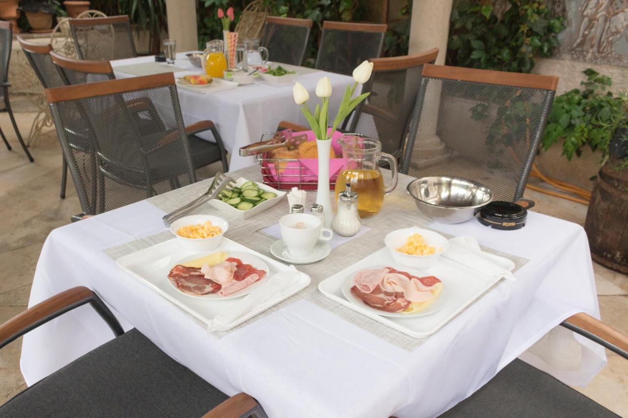 مبيت وإفطار ميدولين Bed & Breakfast Palma المظهر الخارجي الصورة
